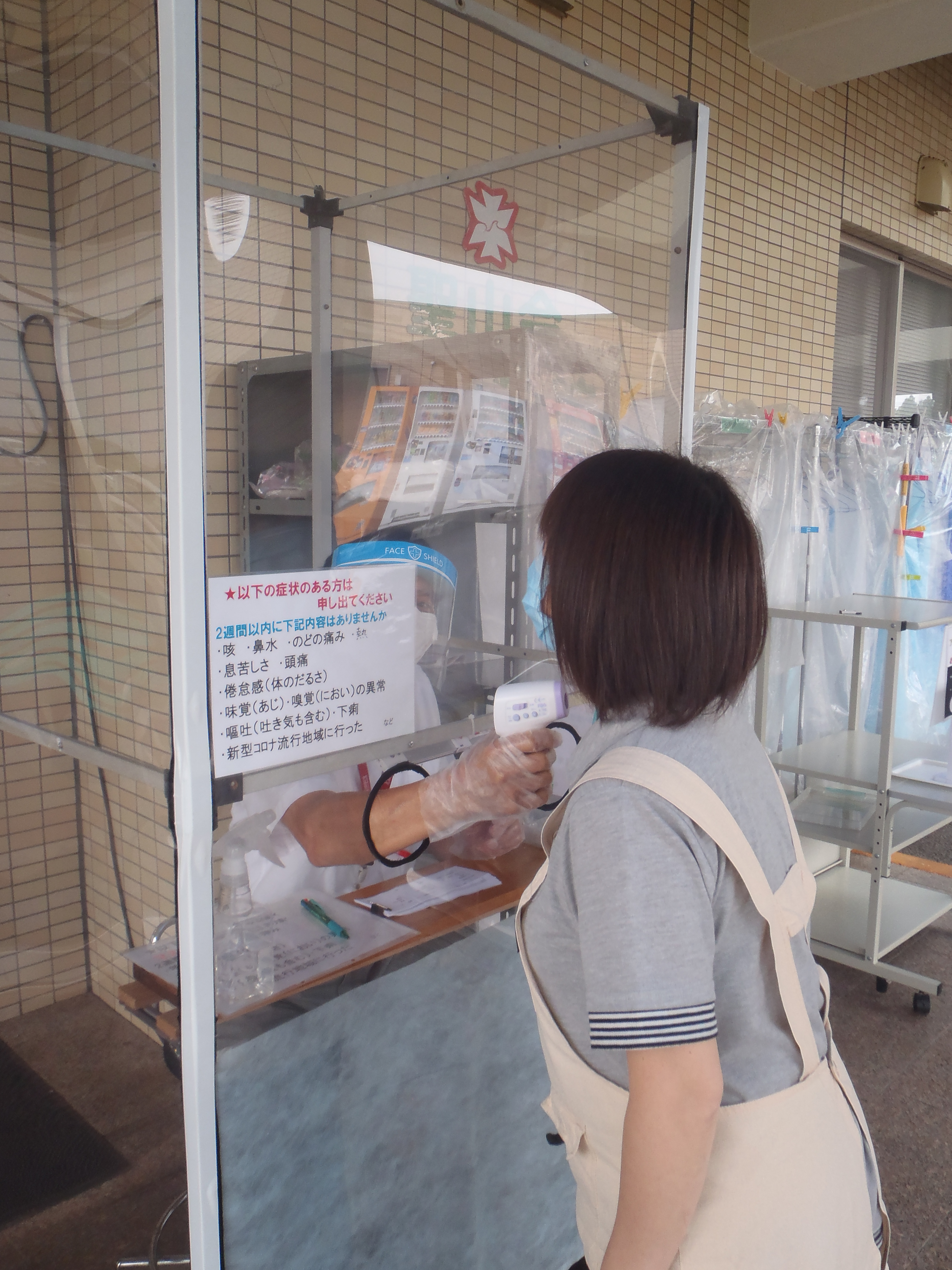 背中 コロナ